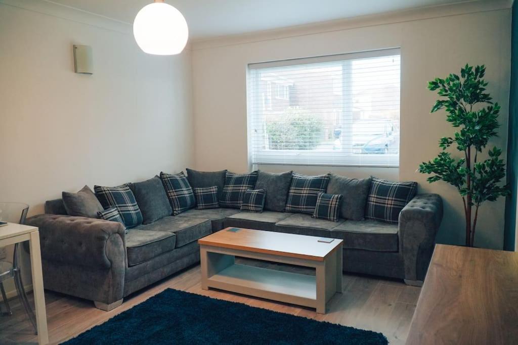 Modern 2 Bed Apartment Near City Centre Chelmsford Exteriér fotografie