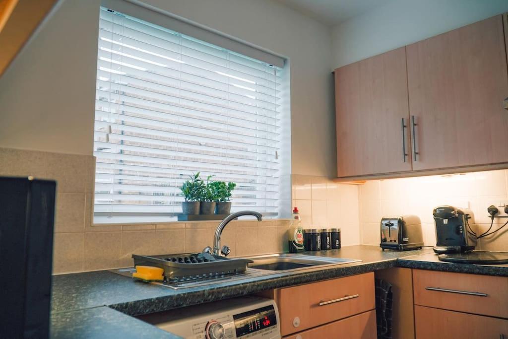 Modern 2 Bed Apartment Near City Centre Chelmsford Exteriér fotografie